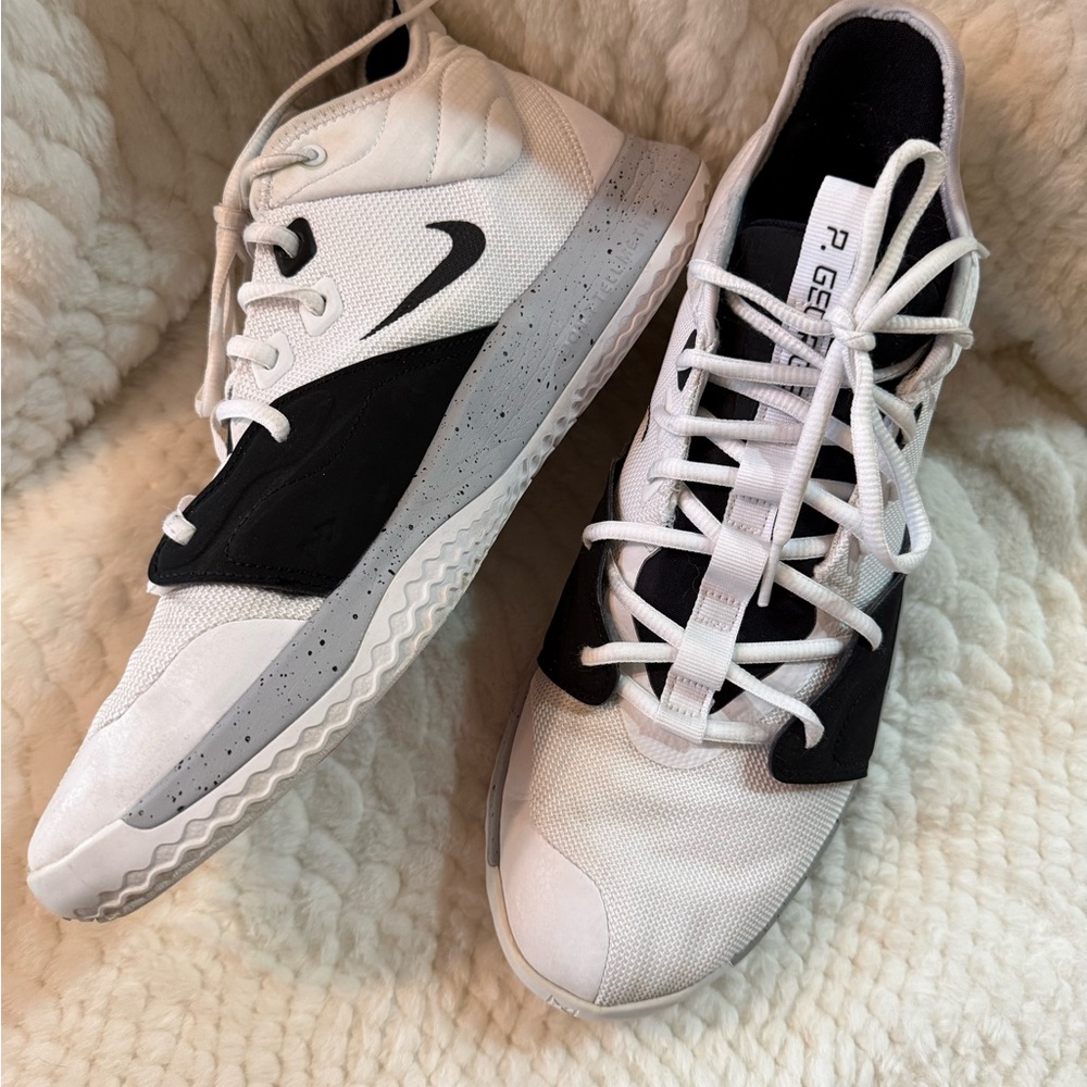 Nike Black and White Athletic Shoes